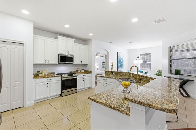 7907 HAMPTON LAKE DRIVE, Tampa, FL 33647