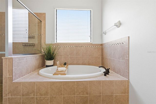 7907 HAMPTON LAKE DRIVE, Tampa, FL 33647