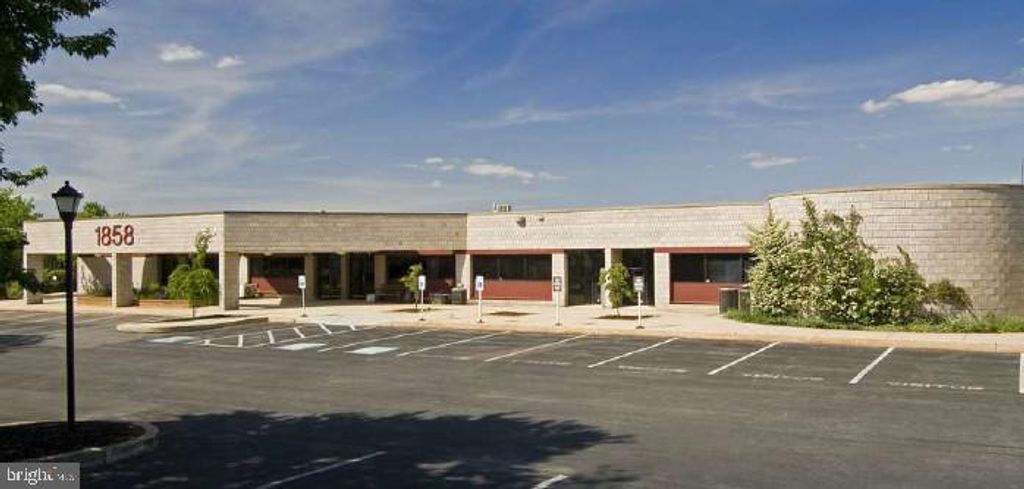 1858 CHARTER LANE #204, Lancaster, PA 17601