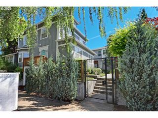 2805 Se HAWTHORNE Blvd B, Portland, OR 97214