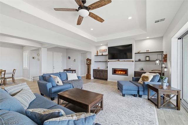 8260 Sweetwater Creek Way, Las Vegas, NV 89113