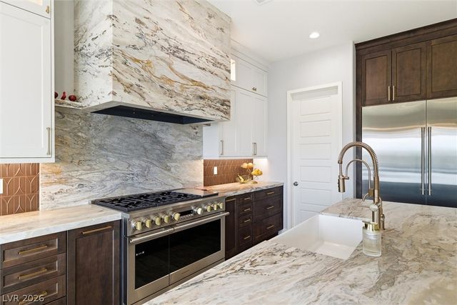 8260 Sweetwater Creek Way, Las Vegas, NV 89113