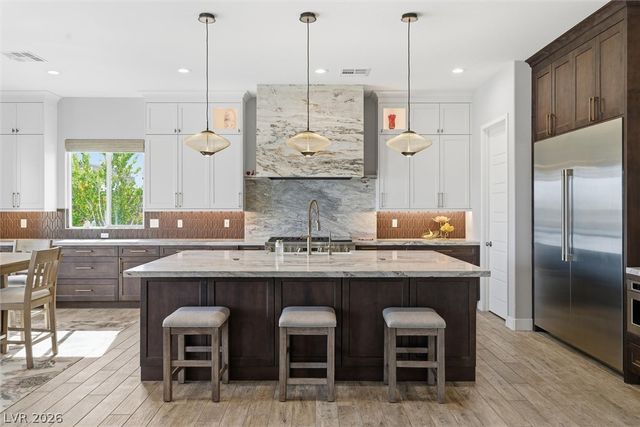 8260 Sweetwater Creek Way, Las Vegas, NV 89113