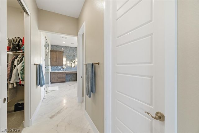 8260 Sweetwater Creek Way, Las Vegas, NV 89113