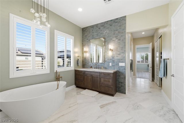 8260 Sweetwater Creek Way, Las Vegas, NV 89113