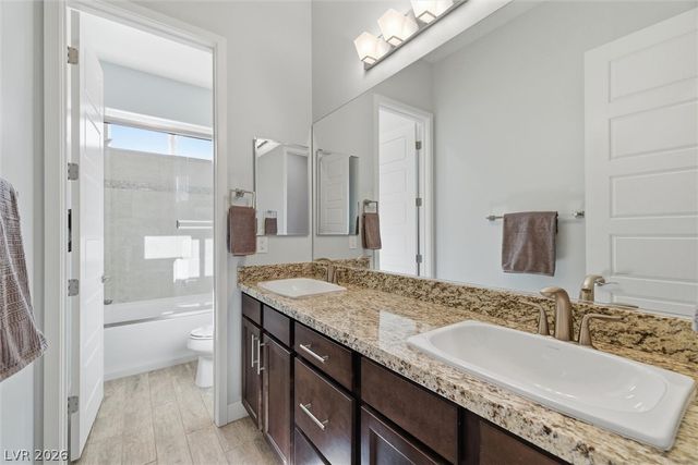 8260 Sweetwater Creek Way, Las Vegas, NV 89113