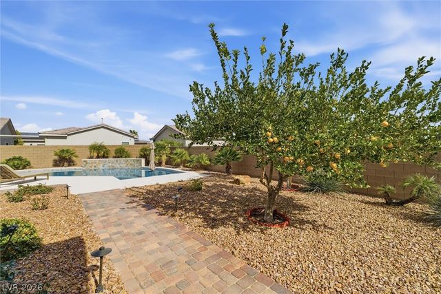 8260 Sweetwater Creek Way, Las Vegas, NV 89113