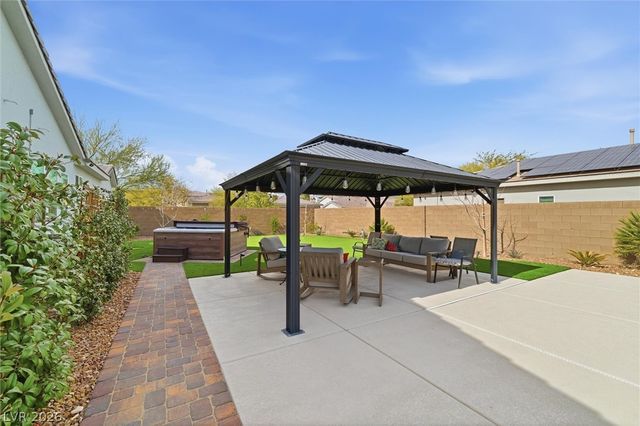 8260 Sweetwater Creek Way, Las Vegas, NV 89113