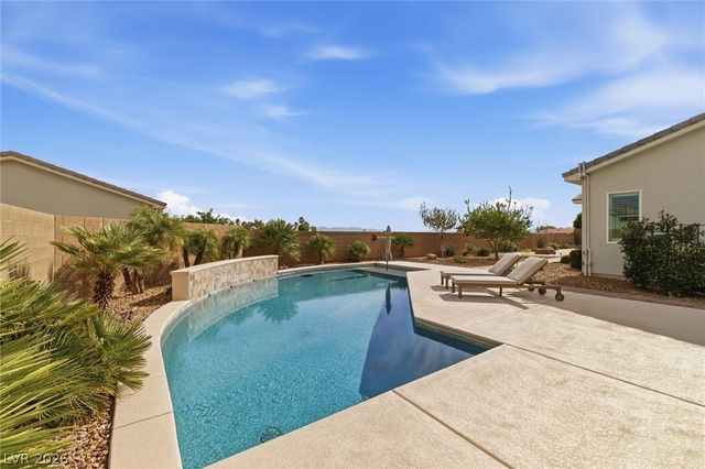 8260 Sweetwater Creek Way, Las Vegas, NV 89113