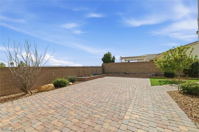 8260 Sweetwater Creek Way, Las Vegas, NV 89113