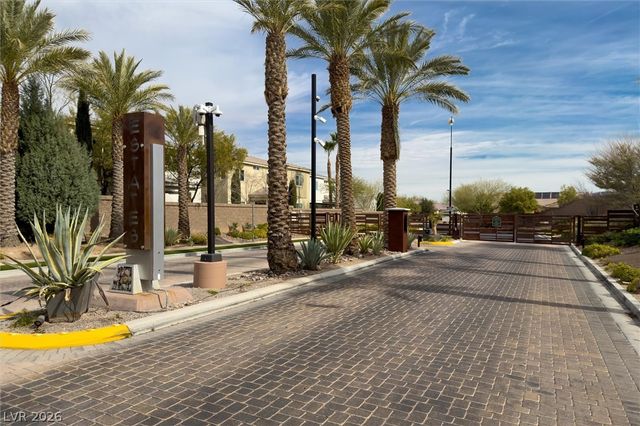 8260 Sweetwater Creek Way, Las Vegas, NV 89113