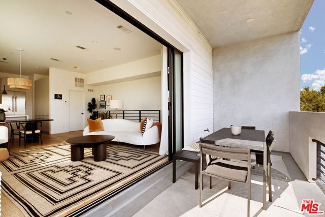 3256 Colony Circle, Los Angeles, CA 90027