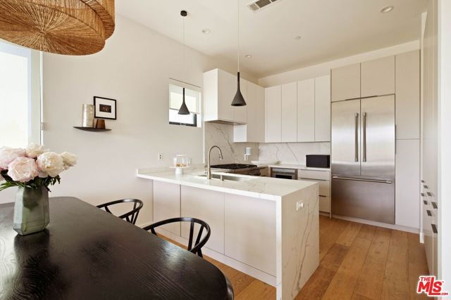 3256 Colony Circle, Los Angeles, CA 90027