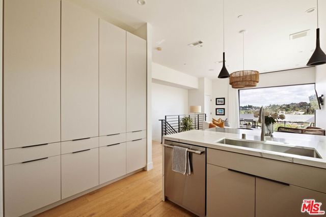 3256 Colony Circle, Los Angeles, CA 90027