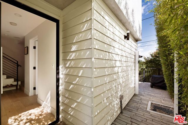 3256 Colony Circle, Los Angeles, CA 90027