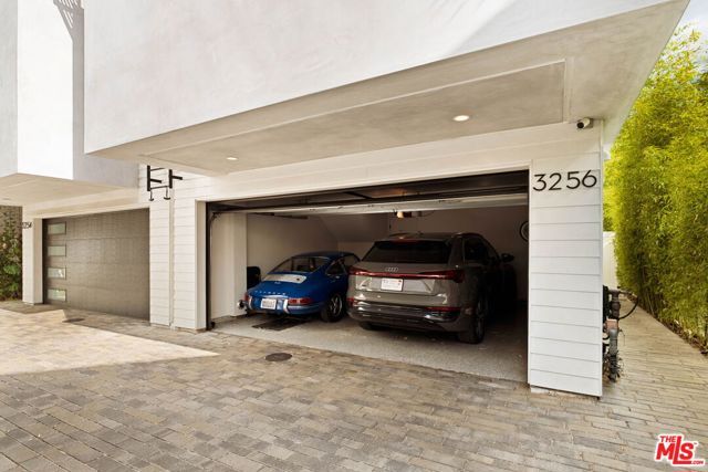 3256 Colony Circle, Los Angeles, CA 90027