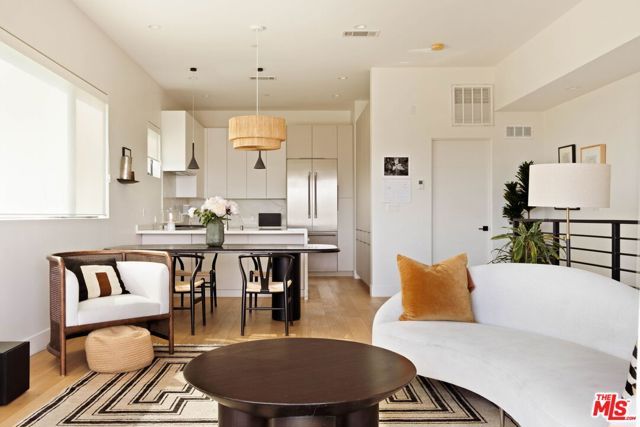 3256 Colony Circle, Los Angeles, CA 90027