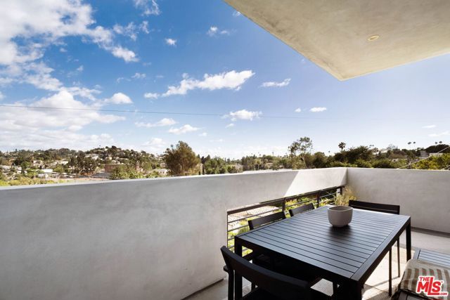 3256 Colony Circle, Los Angeles, CA 90027