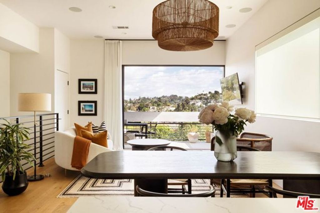 3256 Colony Circle, Los Angeles, CA 90027