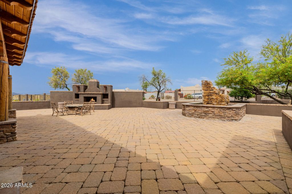 Image 10 of property listing at 10433 W MARIPOSA GRANDE --, Peoria, AZ 85383