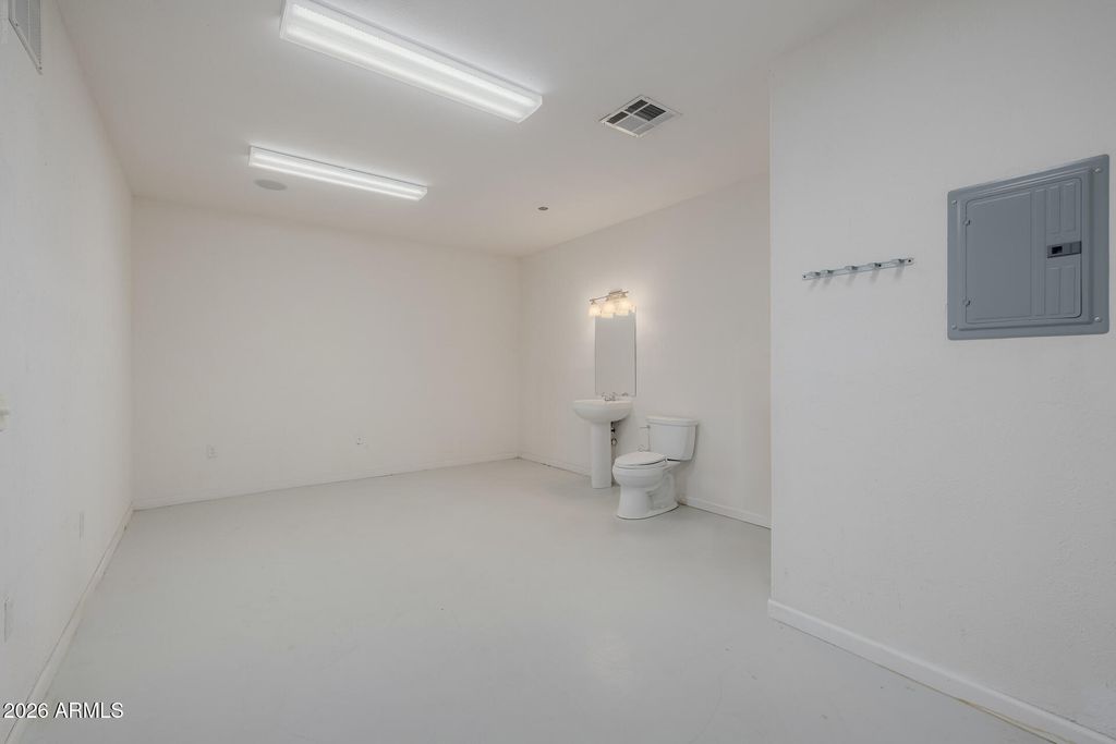 Image 100 of property listing at 10433 W MARIPOSA GRANDE --, Peoria, AZ 85383