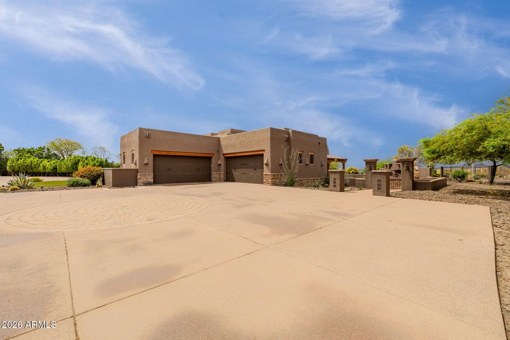 Image 17 of property listing at 10433 W MARIPOSA GRANDE --, Peoria, AZ 85383