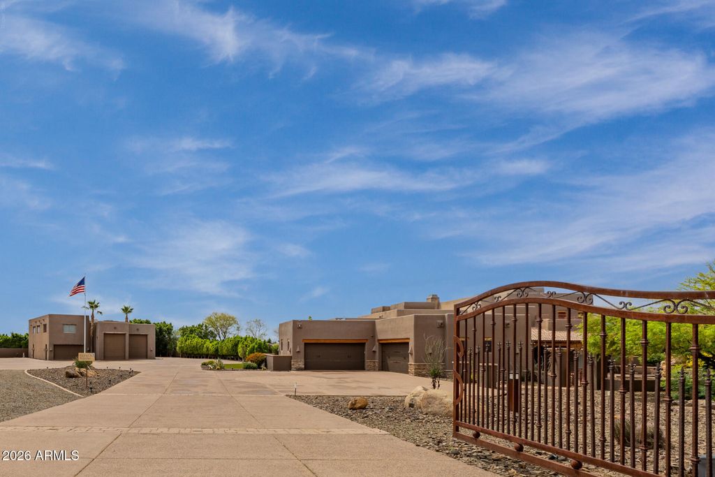 Image 4 of property listing at 10433 W MARIPOSA GRANDE --, Peoria, AZ 85383