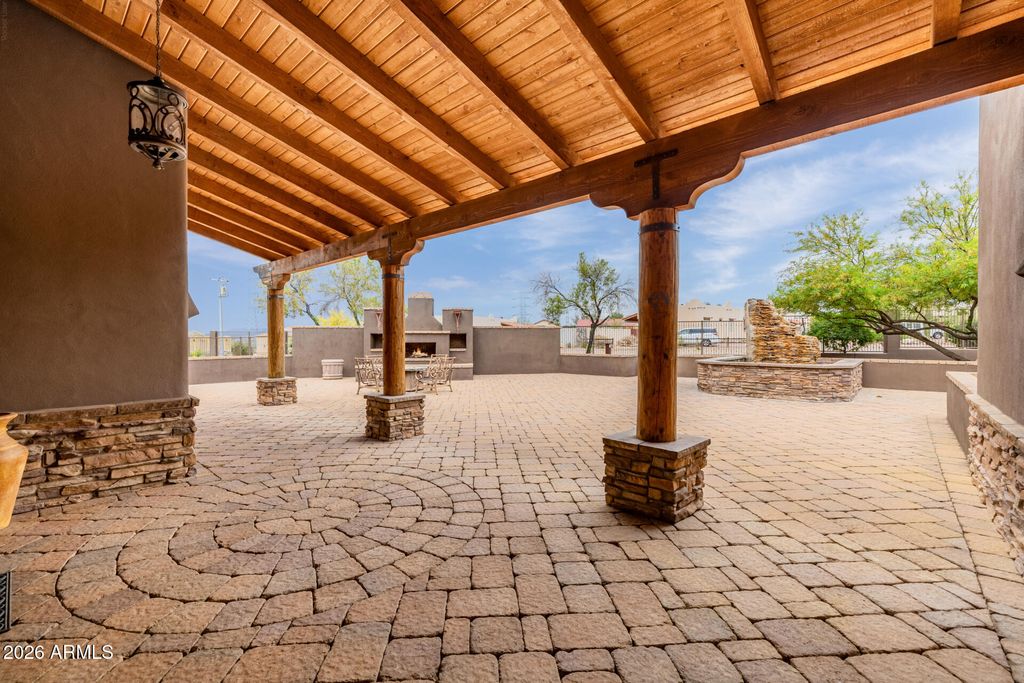 Image 8 of property listing at 10433 W MARIPOSA GRANDE --, Peoria, AZ 85383