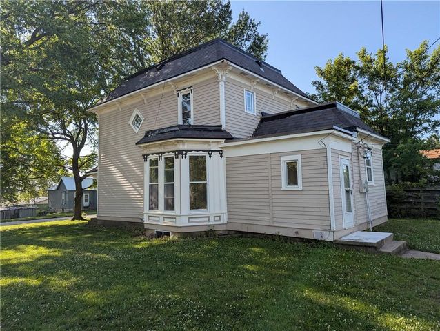 1521 1st Avenue E, Horton, KS 66439