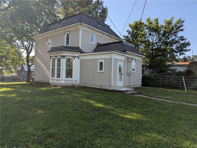 1521 1st Avenue E, Horton, KS 66439