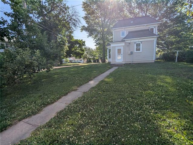 1521 1st Avenue E, Horton, KS 66439