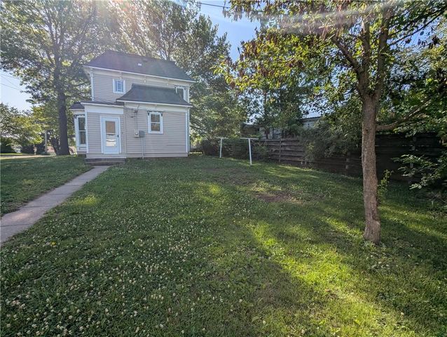 1521 1st Avenue E, Horton, KS 66439