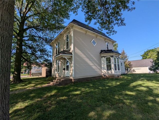 1521 1st Avenue E, Horton, KS 66439