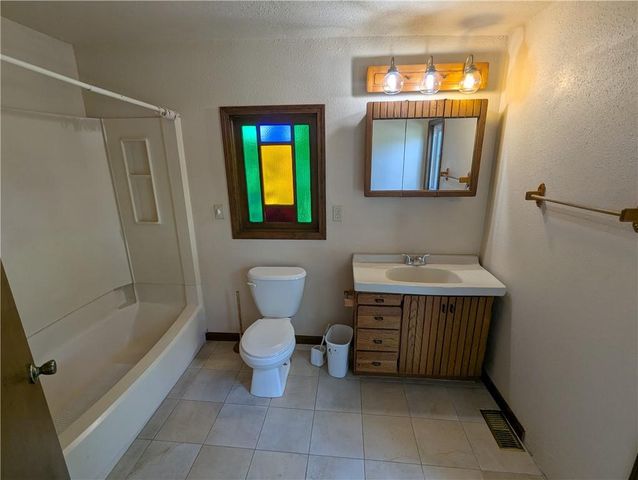 1521 1st Avenue E, Horton, KS 66439