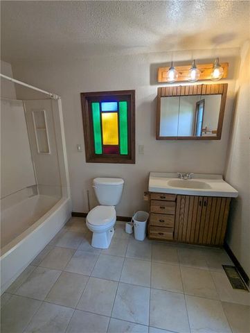 1521 1st Avenue E, Horton, KS 66439