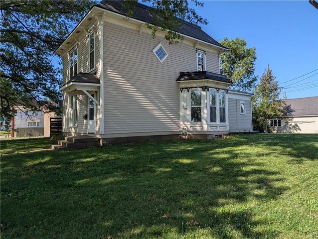 1521 1st Avenue E, Horton, KS 66439