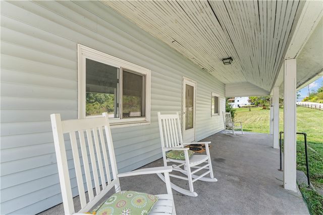 369 Lefever Hill Rd, Indiana Twp, PA 15024