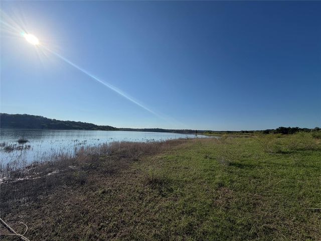 11 Westshore LN, Spicewood, TX 78669