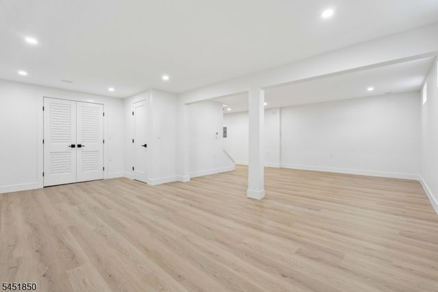72 E Cedar St, Livingston Twp., NJ 07039