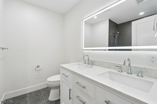 72 E Cedar St, Livingston Twp., NJ 07039