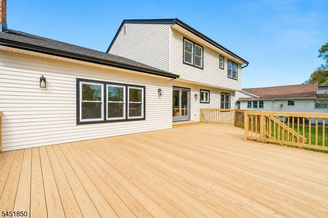 72 E Cedar St, Livingston Twp., NJ 07039