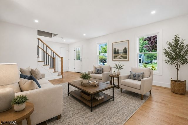 72 E Cedar St, Livingston Twp., NJ 07039