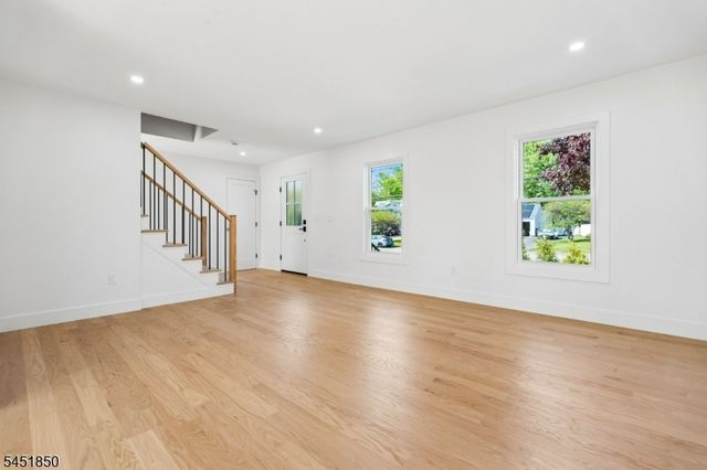 72 E Cedar St, Livingston Twp., NJ 07039