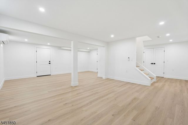 72 E Cedar St, Livingston Twp., NJ 07039