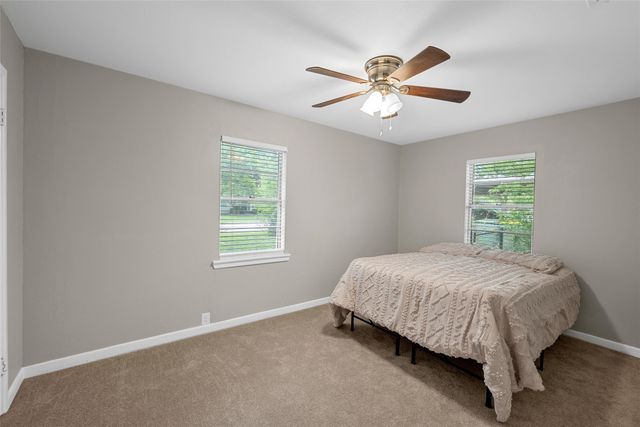 607 E Pine Street, West, TX 76691