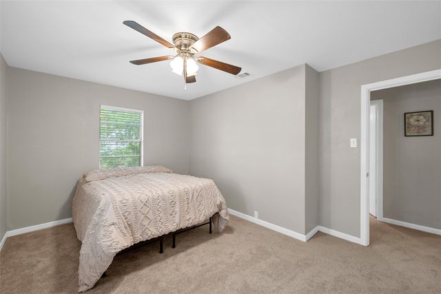 607 E Pine Street, West, TX 76691