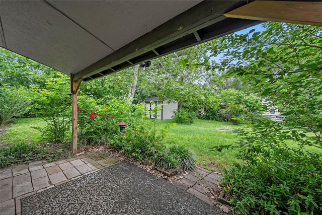 607 E Pine Street, West, TX 76691