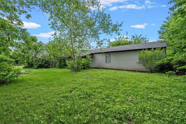 607 E Pine Street, West, TX 76691