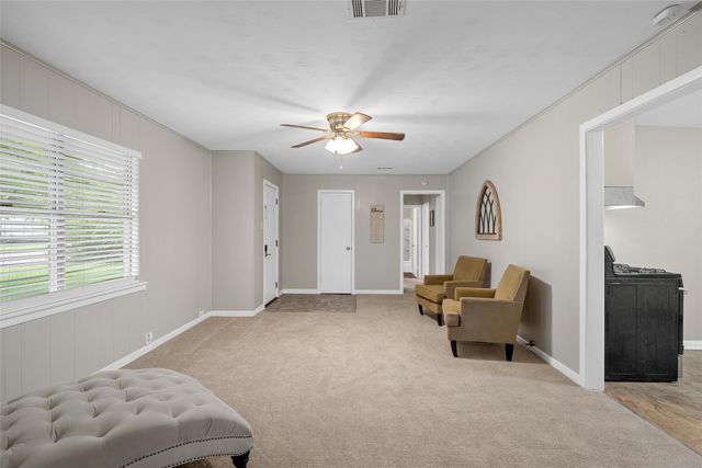 607 E Pine Street, West, TX 76691