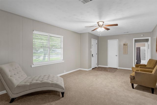607 E Pine Street, West, TX 76691